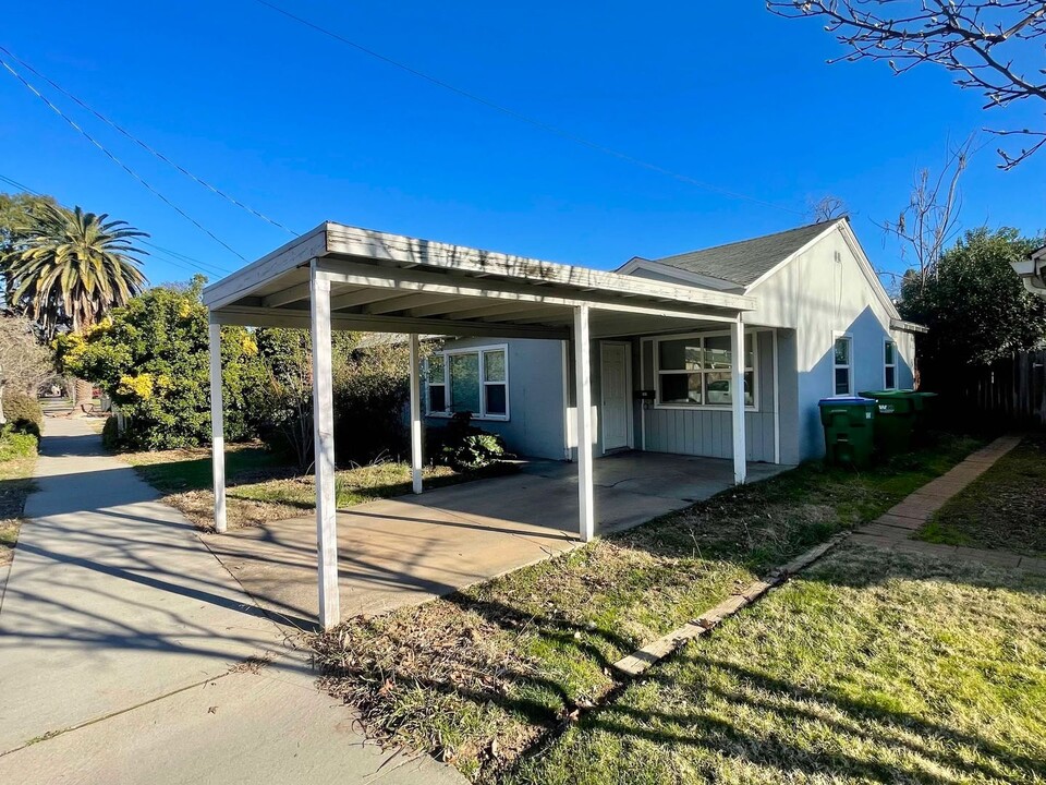 383 E 5th Ave in Chico, CA - Building Photo