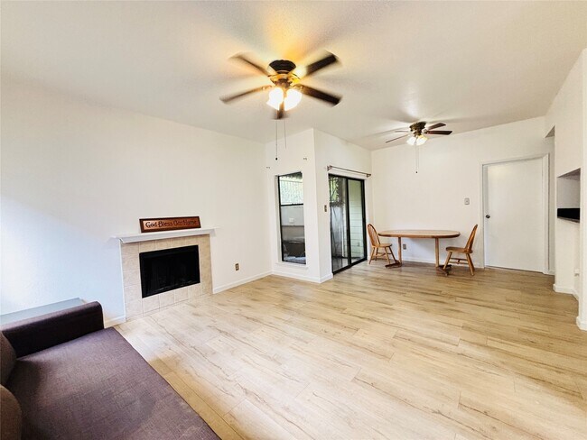 6602 Harbor Town Dr in Houston, TX - Building Photo - Building Photo