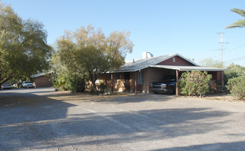 5207-5209 E Beverly Ave in Tucson, AZ - Building Photo - Building Photo