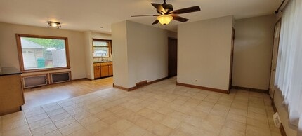 532 Oakwood Dr in Grayslake, IL - Building Photo - Building Photo