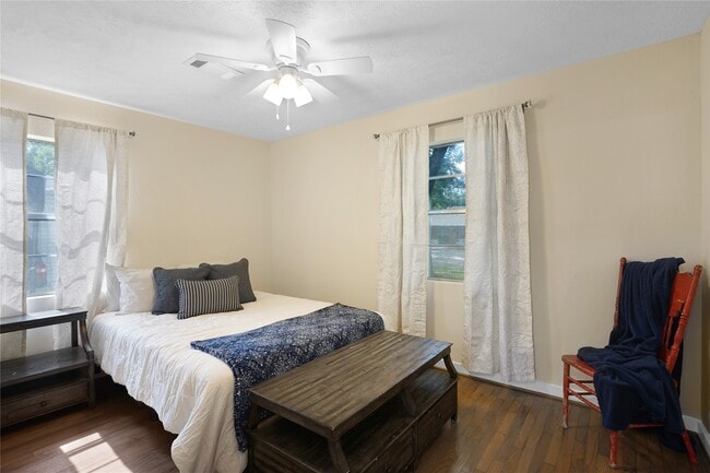 property at 201 E Oak St