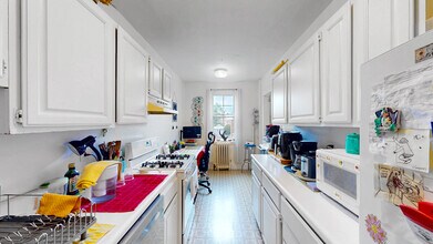 15 Governors Ave, Unit 19 in Medford, MA - Building Photo - Building Photo