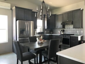 1251 Canyon Shores in Canyon Lake, TX - Foto de edificio - Building Photo