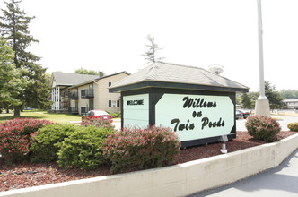 Willows on Twin Ponds in Jackson, MI - Foto de edificio - Building Photo