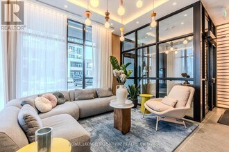 720 Whitlock Ave in Milton, ON - Building Photo - Building Photo