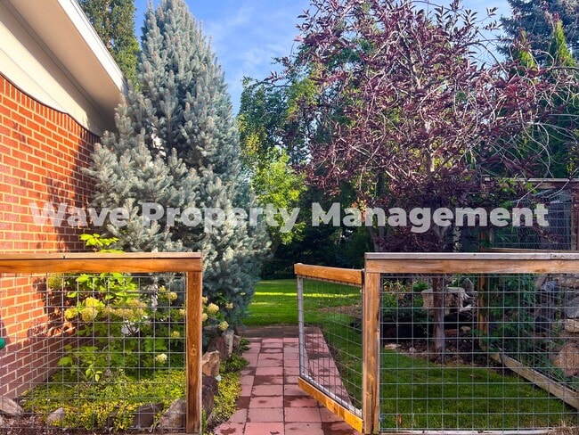 1204 W Highland View Dr in Boise, ID - Building Photo - Building Photo