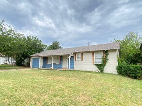 3712 Woodside Dr in Midwest City, OK - Building Photo - Building Photo
