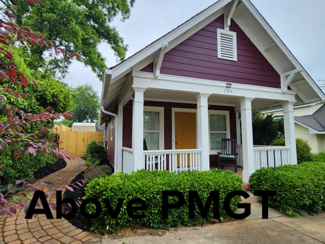 property at 204 Lincoln St