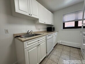 43 Harvard St, Unit 4 in Brookline, MA - Building Photo - Building Photo