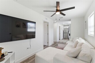 1901 31st St S, Unit 1/2 in St. Petersburg, FL - Building Photo - Building Photo