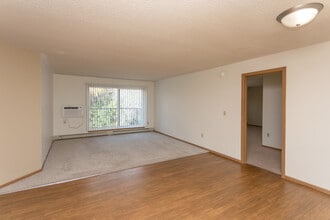 Cedar Ridge in Hudson, WI - Building Photo - Interior Photo