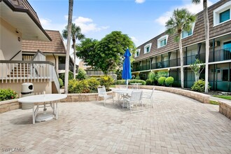 87 N Collier Blvd in Marco Island, FL - Foto de edificio - Building Photo