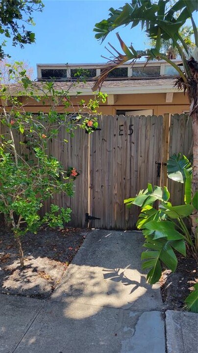 500 N Jefferson Ave in Sarasota, FL - Building Photo