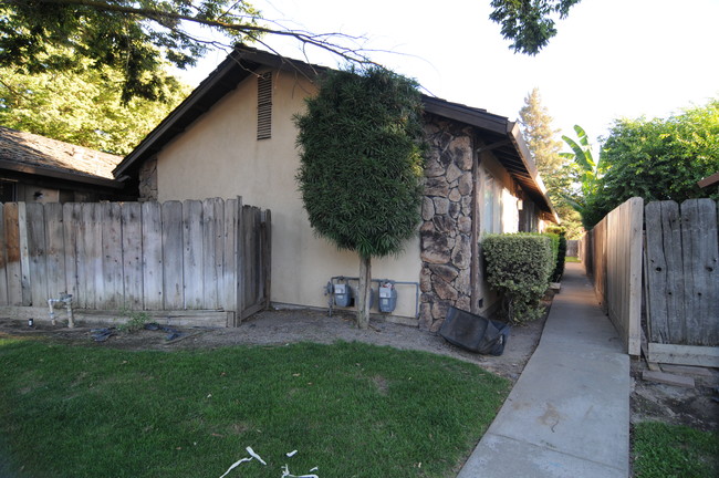 1413 Yarmouth Dr in Modesto, CA - Building Photo - Building Photo