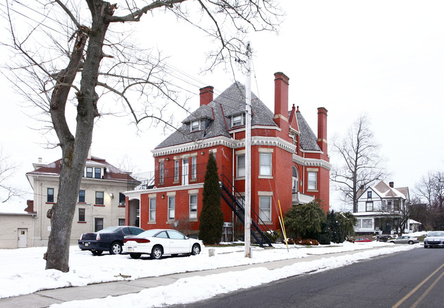 208 E Lincoln Ave in New Castle, PA - Building Photo - Building Photo