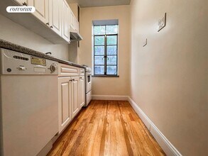 151 E 90th St in New York, NY - Building Photo - Building Photo