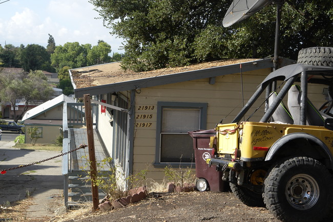 21913 Rockford Rd in Hayward, CA - Foto de edificio - Building Photo