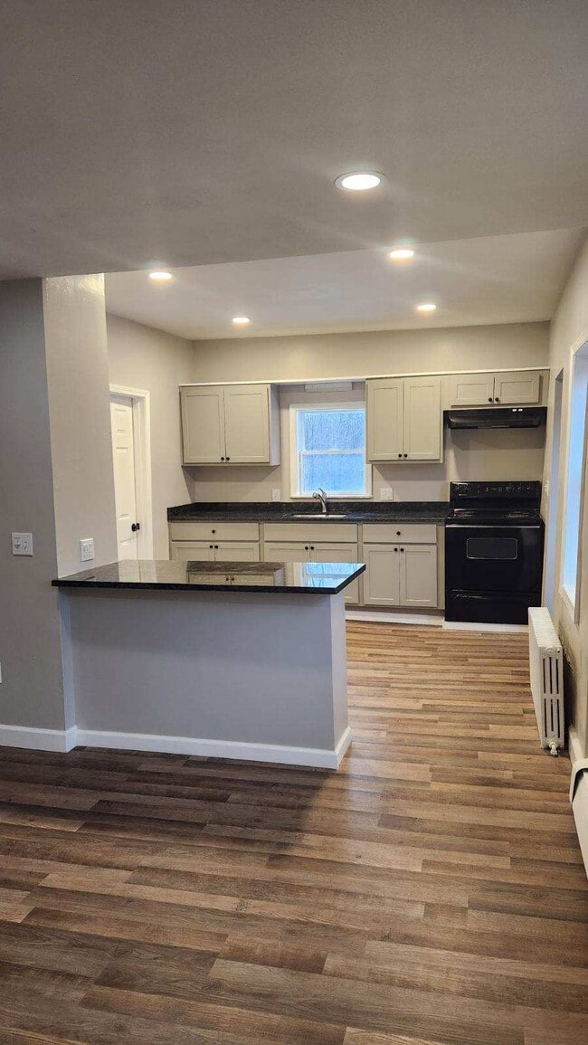 116 Chestnut St, Unit B Lower