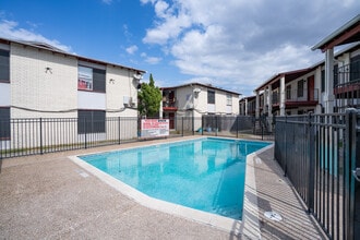 Aviator Apartments in Kingsville, TX - Building Photo - Building Photo