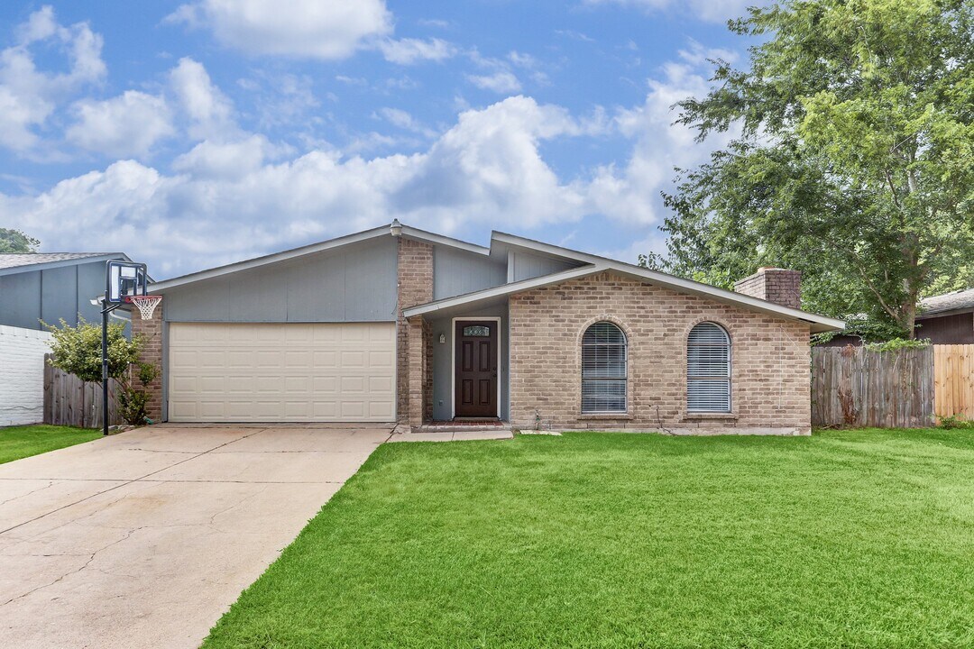 15530 Camino Del Sol Dr in Houston, TX - Building Photo