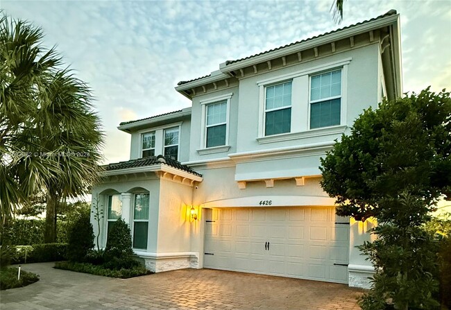 4426 Greenway Dr in Hollywood, FL - Foto de edificio - Building Photo