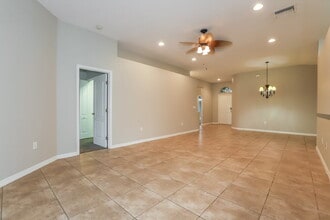 721 Straw Lake Dr in Brandon, FL - Building Photo - Building Photo