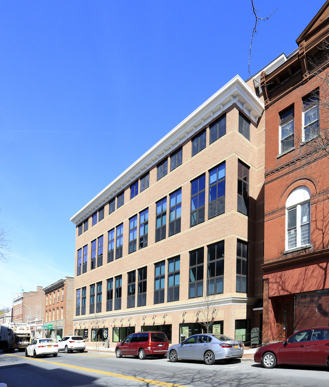 Lofts on Main in Peekskill, NY - Foto de edificio - Building Photo