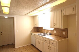 1901 Tiffany Dr in Norman, OK - Building Photo - Building Photo