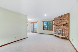 4258 Oakmede Ln in St. Paul, MN - Building Photo - Building Photo