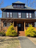 79 College St in South Hadley, MA - Building Photo