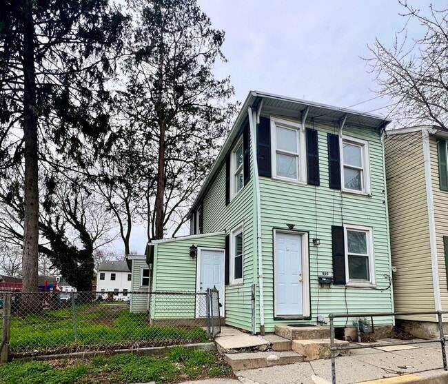 property at 860 N Market St