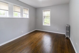 7038 S Chappel Ave in Chicago, IL - Foto de edificio - Building Photo