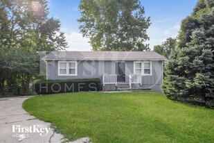 717 NE Westwind Dr in Lee's Summit, MO - Building Photo