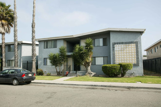 711 Cuesta Del Mar Dr in Oxnard, CA - Foto de edificio - Building Photo