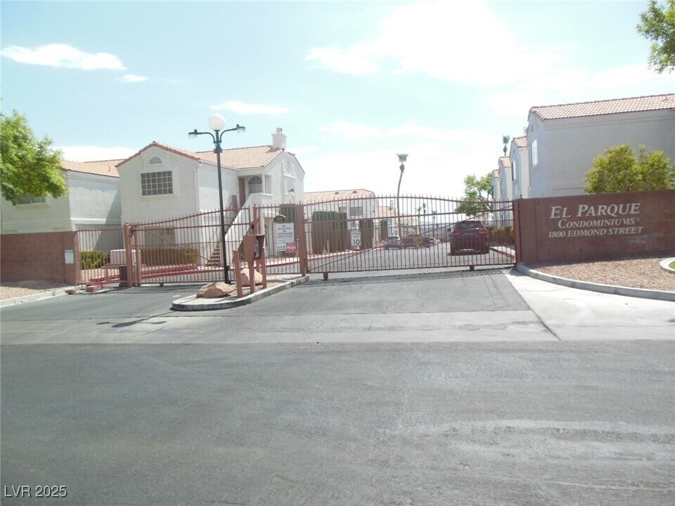 1800 S Edmond St in Las Vegas, NV - Building Photo