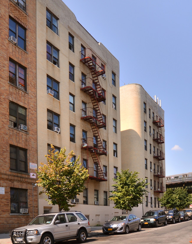 10 E 198th St in Bronx, NY - Building Photo - Building Photo