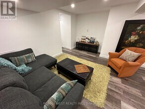 237 Mullen Dr in Vaughan, ON - Building Photo - Building Photo