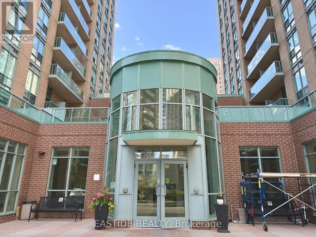 22-2222 Olive Ave in Toronto, ON - Building Photo - Building Photo