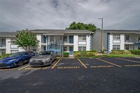 5035 Bordeaux Village Pl in Tampa, FL - Foto de edificio - Building Photo