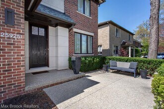 25925 York Rd in Royal Oak, MI - Building Photo - Building Photo