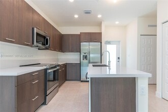 4640 NW 84th Ave in Doral, FL - Building Photo - Building Photo