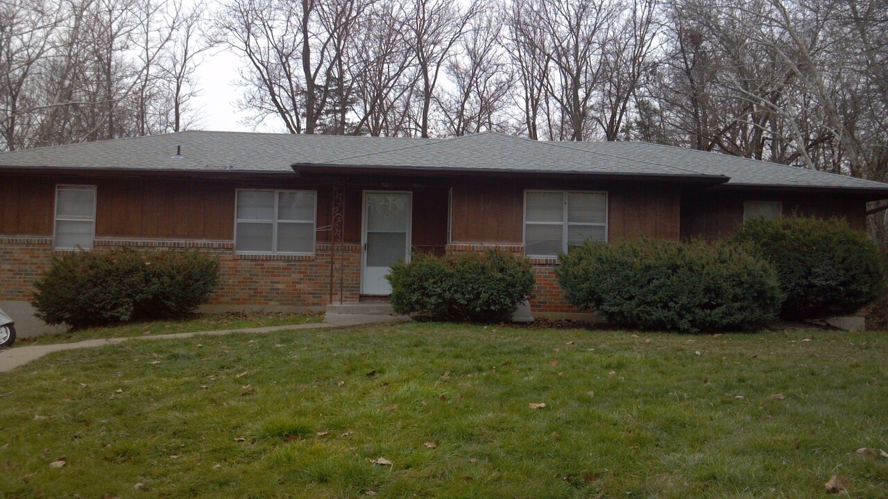 6650 W Sugar Creek Dr in Columbia, MO - Building Photo