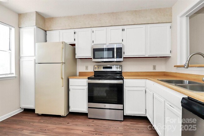 6040 Heath Valley Rd in Charlotte, NC - Building Photo - Building Photo