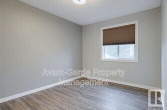 748 Saddleback Rd NW in Edmonton, AB - Building Photo - Building Photo