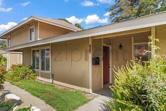 2095 Olivera Rd in Concord, CA - Building Photo - Building Photo