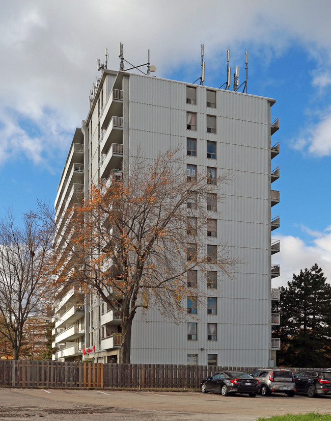 Tremont Apartments in St Catharines, ON - Building Photo - Building Photo