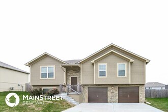 404 192nd St in Smithville, MO - Building Photo - Building Photo