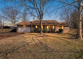 1352 Farmwood Dr in Murfreesboro, TN - Building Photo