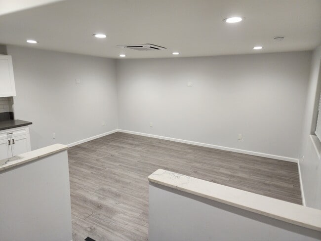 8826 Wakefield Ave in Panorama City, CA - Building Photo - Building Photo