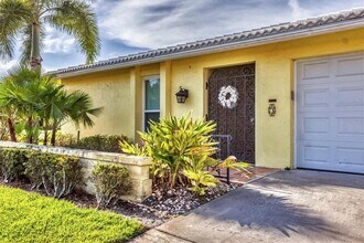 3712 Hampshire Ln in Sarasota, FL - Building Photo - Building Photo